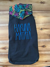 Charger l&#39;image dans la galerie, Camisole capuche PRÊT À PARTIR - Hakuna Matata BLEU